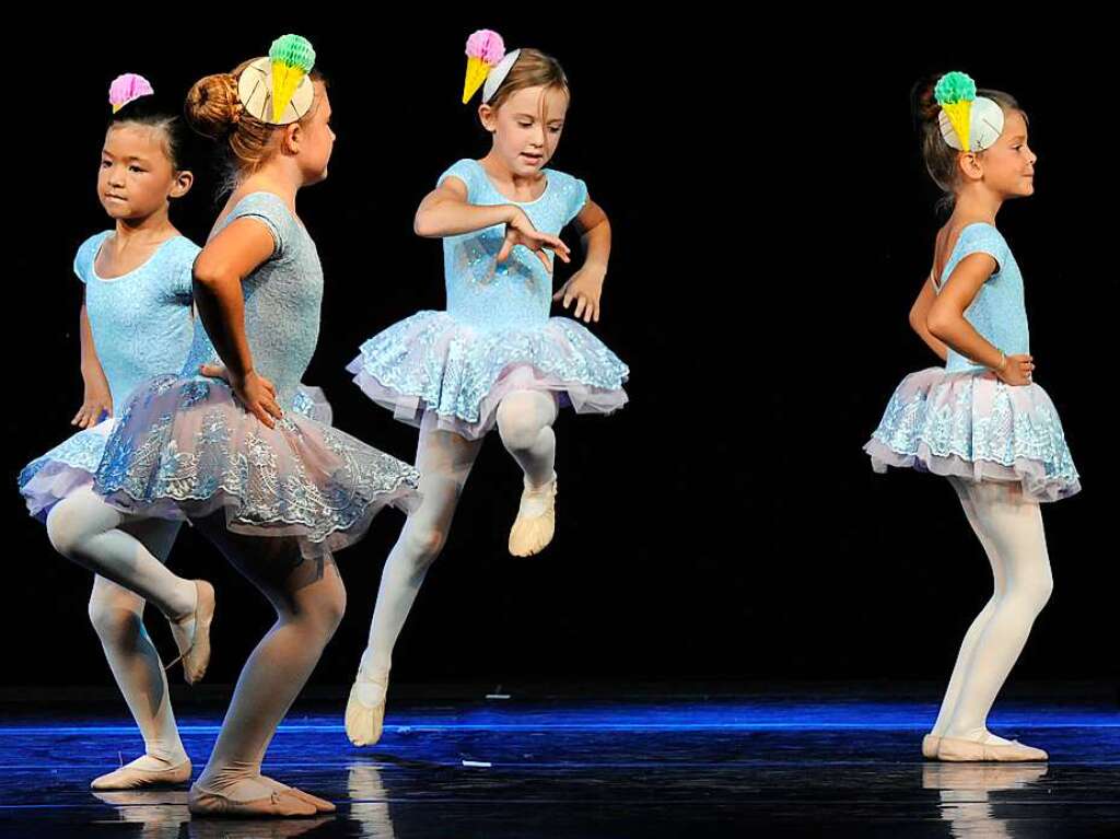 Die Ballettschule Dance Generation Staufen prsentierte im groen Zelt der Kulturbaustelle mit dem Tanztheater 