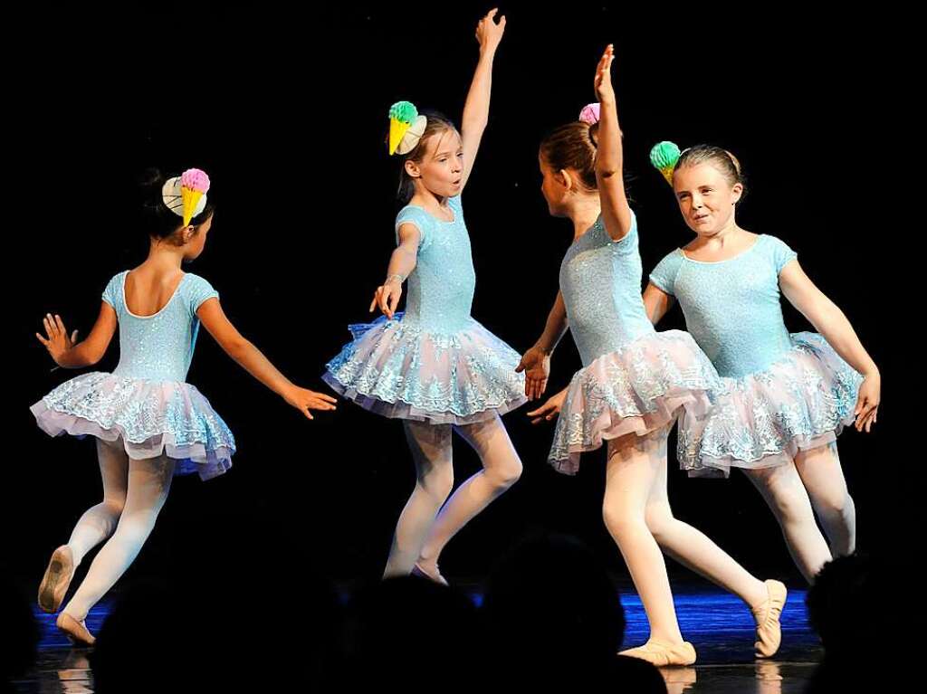 Die Ballettschule Dance Generation Staufen prsentierte im groen Zelt der Kulturbaustelle mit dem Tanztheater 