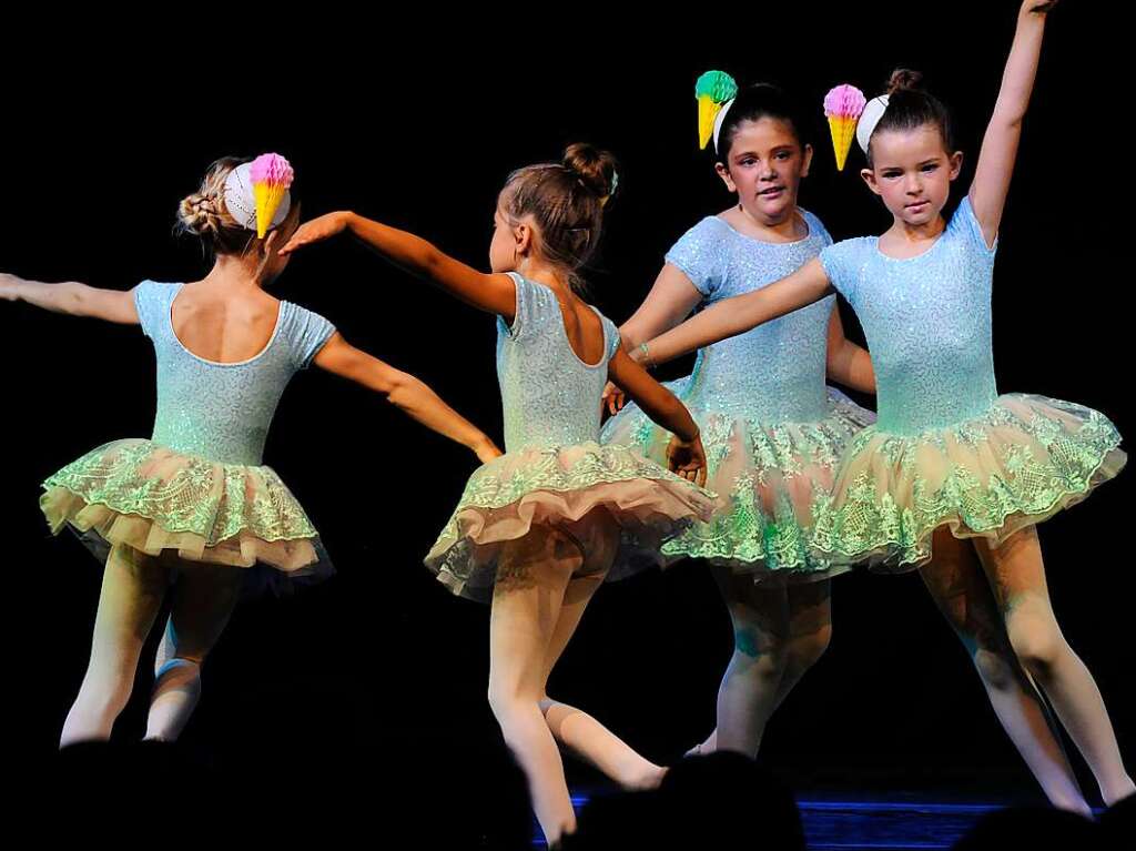 Die Ballettschule Dance Generation Staufen prsentierte im groen Zelt der Kulturbaustelle mit dem Tanztheater 