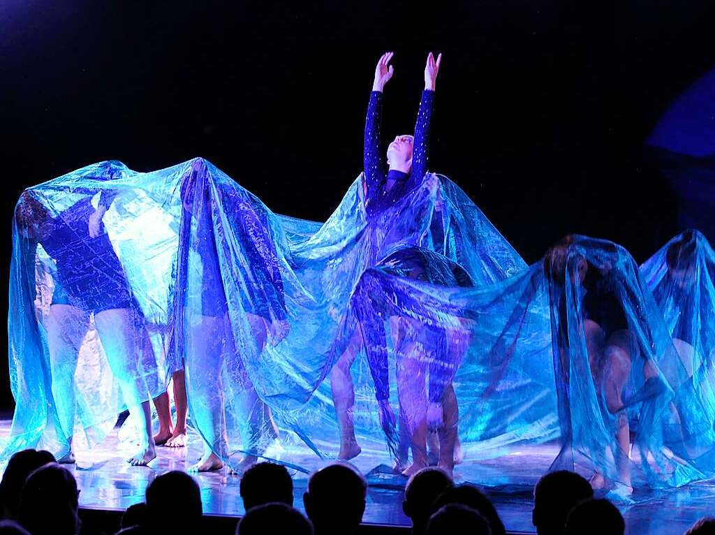 Die Ballettschule Dance Generation Staufen prsentierte im groen Zelt der Kulturbaustelle mit dem Tanztheater 