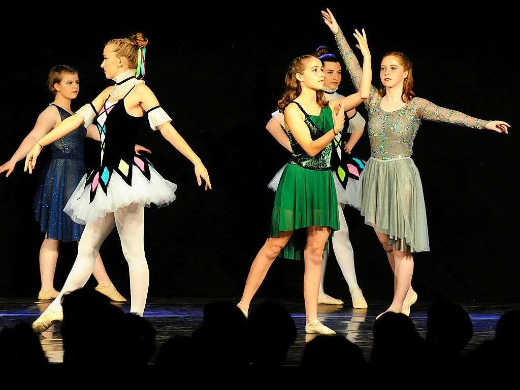 Die Ballettschule Dance Generation Staufen prsentierte im groen Zelt der Kulturbaustelle mit dem Tanztheater 