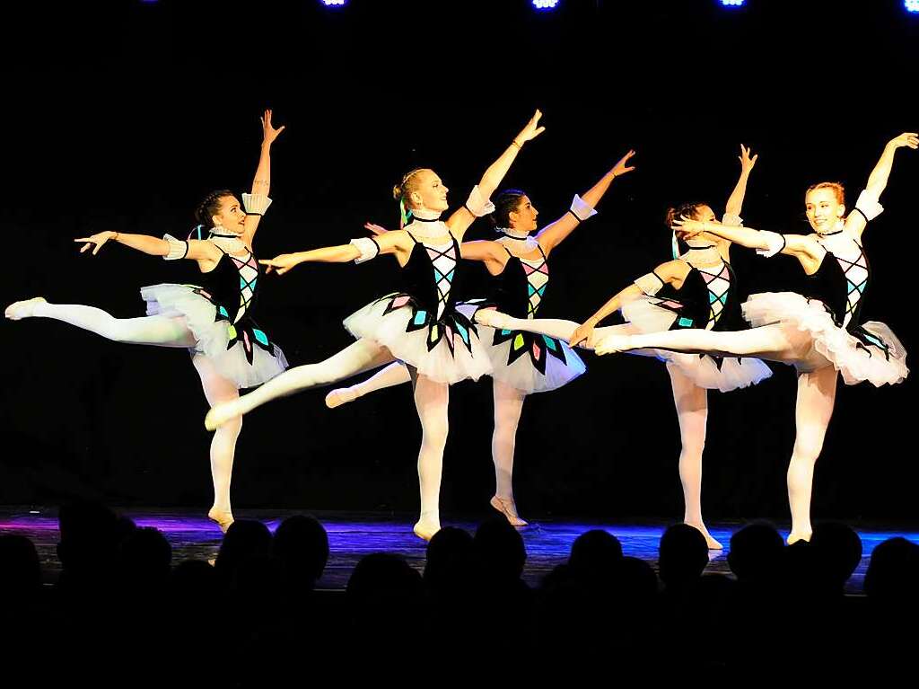 Die Ballettschule Dance Generation Staufen prsentierte im groen Zelt der Kulturbaustelle mit dem Tanztheater 