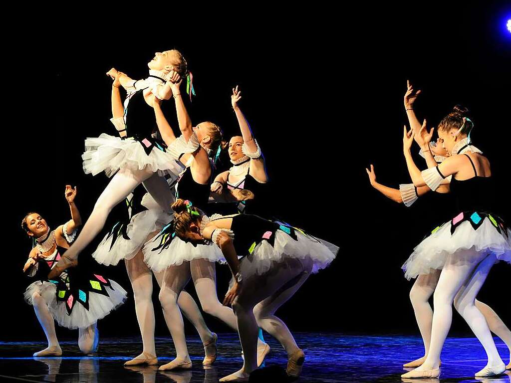 Die Ballettschule Dance Generation Staufen prsentierte im groen Zelt der Kulturbaustelle mit dem Tanztheater 