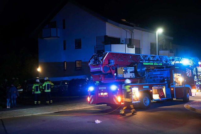 Gerade noch rechtzeitig konnte die Ml...llig verrauchten Kellerwohnung retten.  | Foto: Volker Mnch