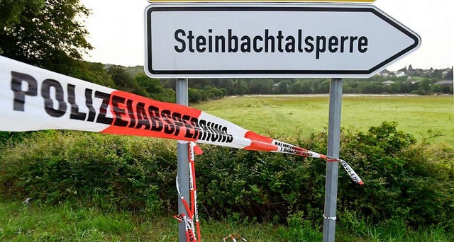 Die Steinbachtalsperre ist weiterhin bedroht.  | Foto: Roberto Pfeil (dpa)