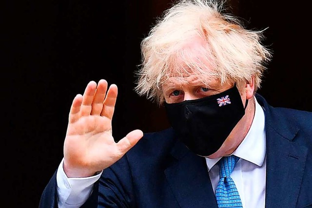 Boris Johnson vergangene Woche vor Dow...Corona-ffnungskurs bleibt umstritten.  | Foto: JUSTIN TALLIS (AFP)