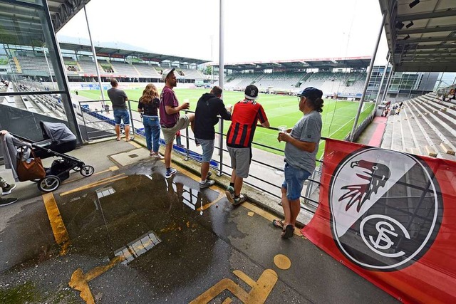 Bei den Tagen der offenen Tore haben F...ck in das Bundesligastadion zu werfen.  | Foto: Rita Eggstein