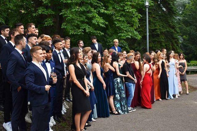 67 Schülerinnen und Schüler am Max-Planck-Gymnasium haben das Abitur in der Tasche
