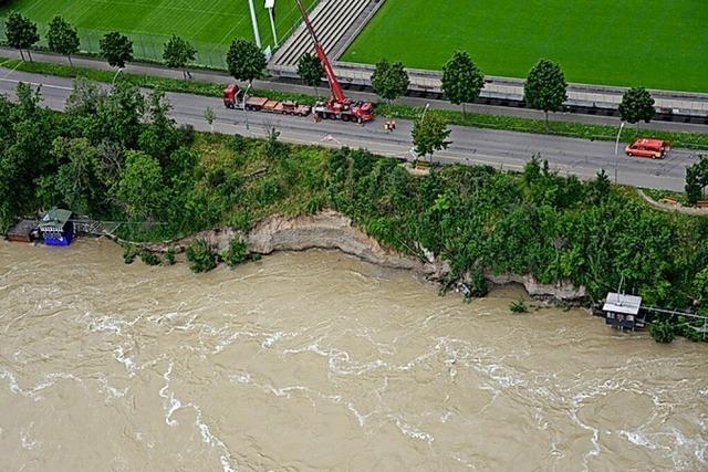 Hochwasser unterspült Basler Rheinufer