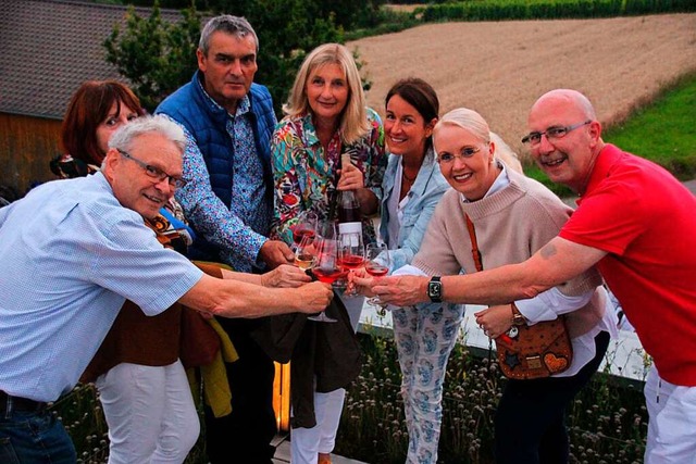 Gute Laune  bei der  erstmals ber das... der Dachterrasse vom Weingut Kbelin.  | Foto: Mario Schneberg