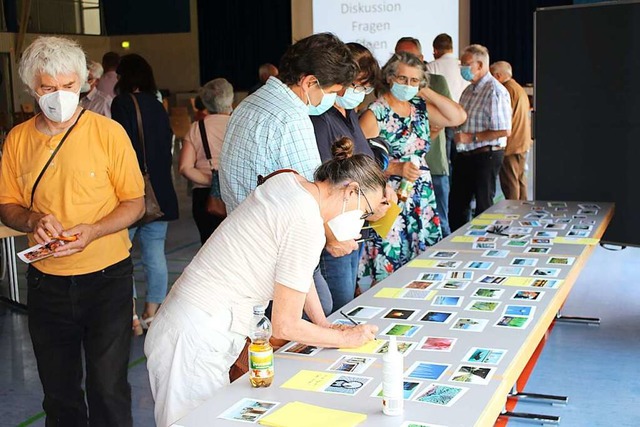 Etwa 80 Glubige waren zu der Infoveranstaltung in der Langenrothalle gekommen.  | Foto: Reiner Beschorner