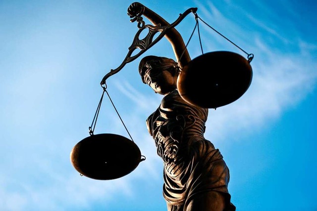 Schuld und Shne wiegt Justitia ab.  | Foto: David-Wolfgang Ebener