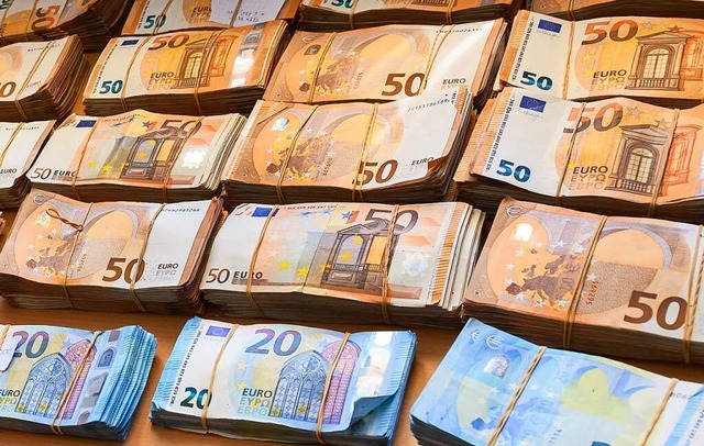 Die EU will Geldwsche erschweren.   | Foto: Silas Stein (dpa)