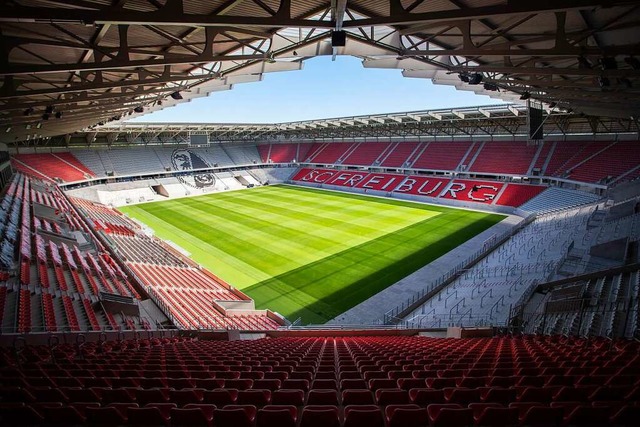 Ende Juli will der SC entscheiden, wann im neuen Stadion gespielt wird.  | Foto: Tom Weller (dpa)