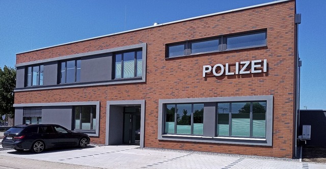 Der Neubau des Polizeipostens ist fast fertig.   | Foto: Adelbert Mutz