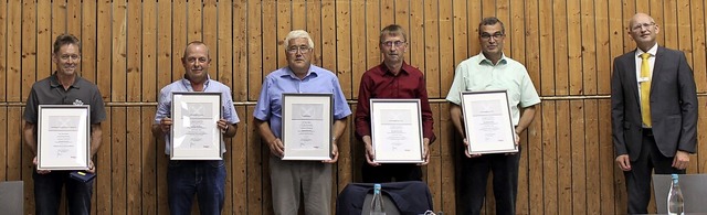 Auszeichnungen vom Genossenschaftsverb...t und  Verbandsprfer Olaf Stockmann.   | Foto: WG Knigschaffhausen-Kiechlinsbergen
