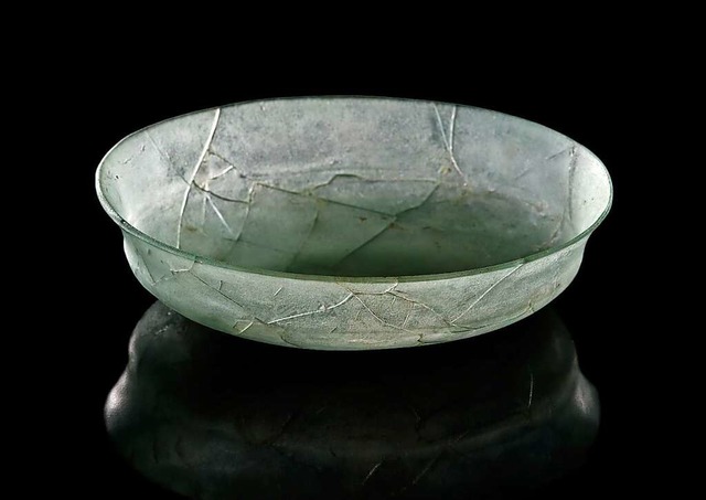 Diese  Glasschale wurde in einem Grabh...eziehungen in den Vorderen Orient gab.  | Foto: Archologisches Landesmuseum Baden- Wrttemberg, Manuela Schreiner