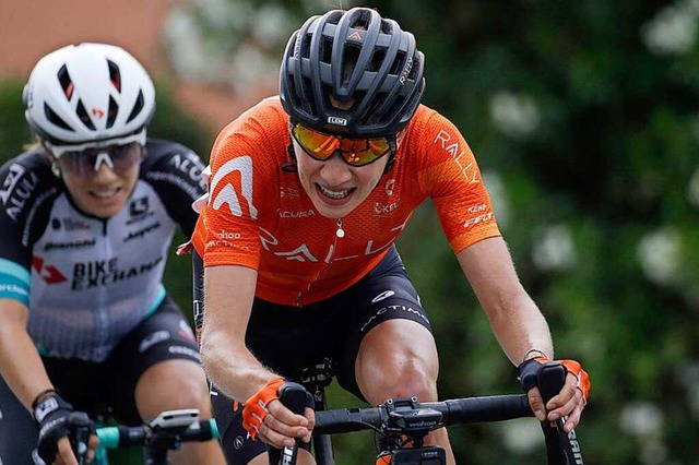 Clara Koppenburg (r.) war beim Giro d&...en im Frauenradsport verlassen musste.  | Foto: Roth