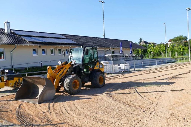 Unerwartete Mehrkosten taten sich bei ...nun auch der Unterbau zu erneuern war.  | Foto: Victoria Langelott