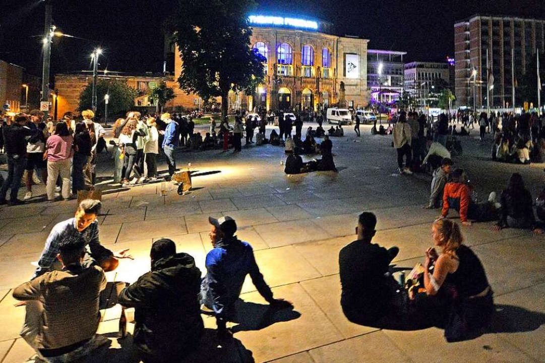Der Platz der Alte Synagoge ist besond... junge Freiburgerinnen und Freiburger.  | Foto: Michael Bamberger