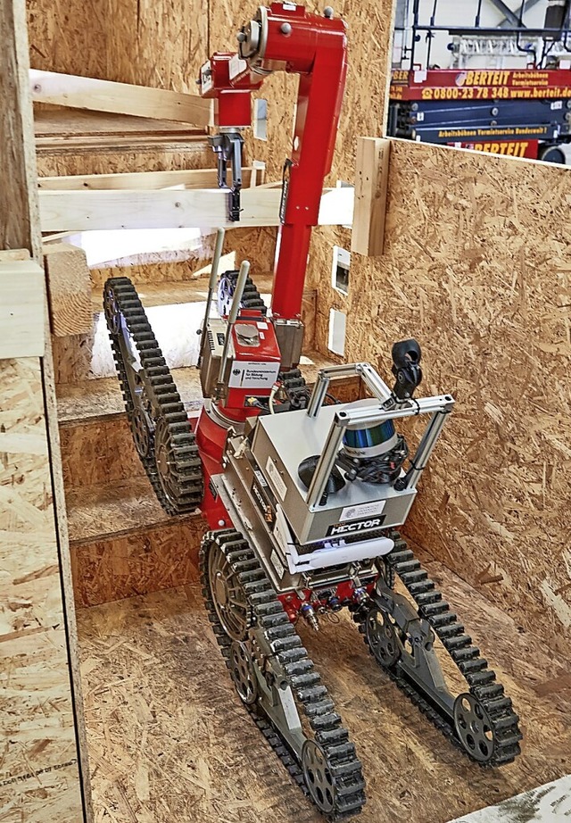 Ein Bodenroboter wie dieser kann in Gebuden nach Menschen suchen.  | Foto: Deutschen Kompetenzzentrum fr Rettungsrobotik