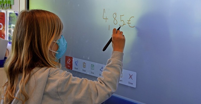 Digitale Smart Boards wie hier an der ...r Gemeinderat am Mittwoch einstimmig.   | Foto: Sophia Hesser