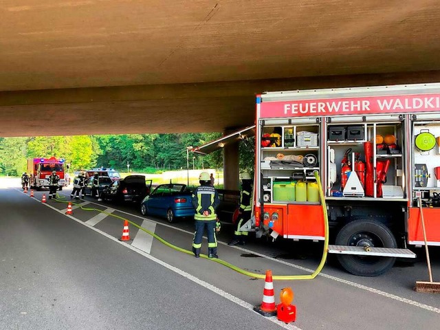 Auf der L186, unterhalb der B294 und i...in Verkehrsunfall mit fnf Fahrzeugen.  | Foto: Feuerwehr Waldkirch