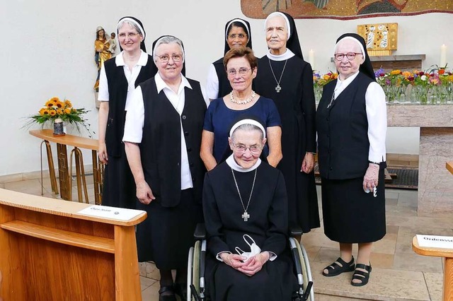 Die letzten fnf Ordensschwestern der ...ad zusammen mit der BDH-Vorsitzenden.   | Foto: Sylvia Sredniawa