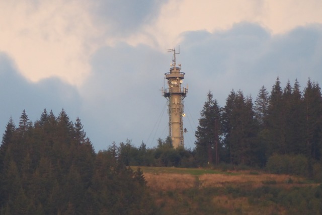 Die Antennen mssen bis Ende 2023 am alten Hochfirstturm abgebaut werden.  | Foto: Peter Stellmach