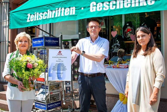 Fr 40 Jahre Lotto-Annahme wurden Moni...n-Wrttemberg Glckwnsche berbracht.  | Foto: Paul Eischet