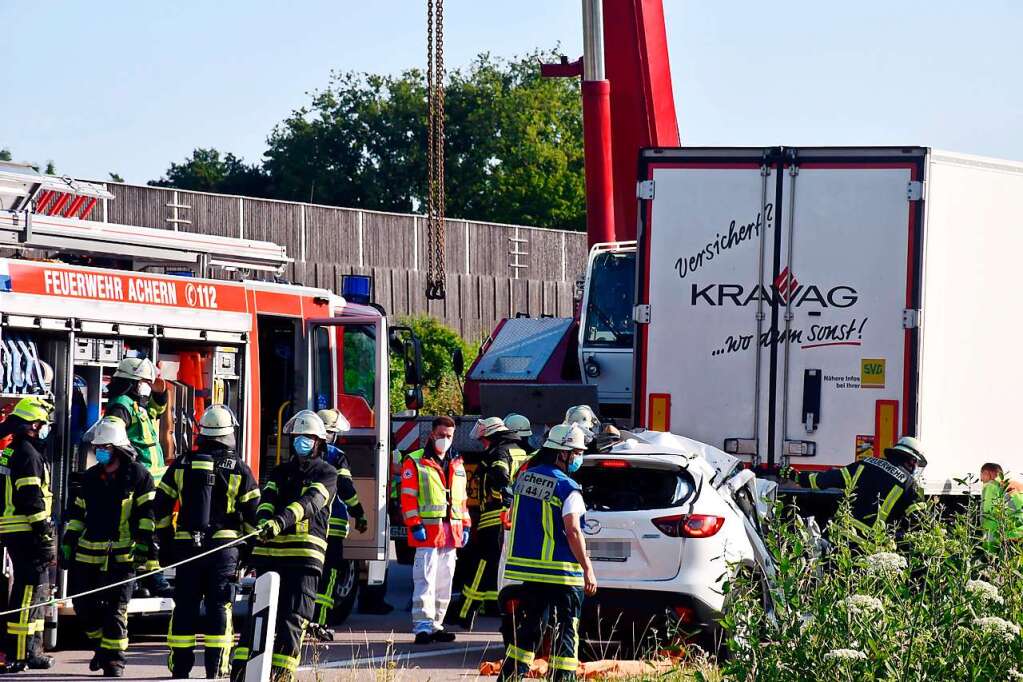 Familienvater Stirbt Bei Unfall Auf A5 Frau Und Zwei Kinder Schwer Verletzt Offenburg 0020