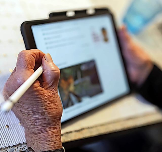 Im Seniorensommer werden Fragen rund u...utzung digitaler Gerte beantwortet.    | Foto: ARTIS - Uli Deck