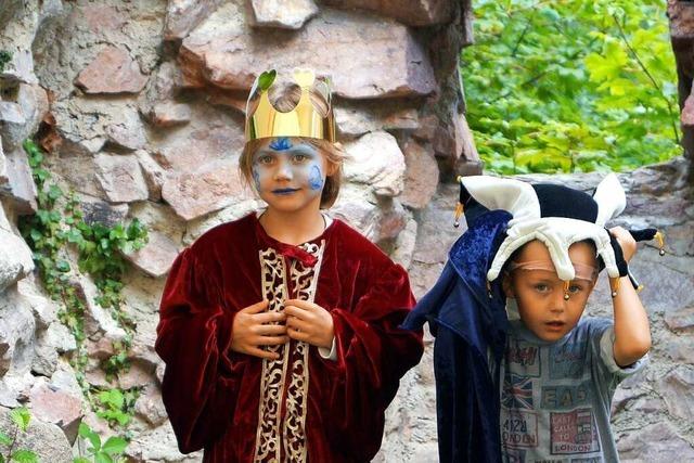 Kinder knnen an der Sausenburg schmieden, tpfern und sich mittelalterlich verkleiden