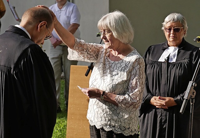 Pfarrer Oelschlegel mit Prdikantin Li...d Dekanin Christiane Vogel (von links)  | Foto: Michael Gottstein