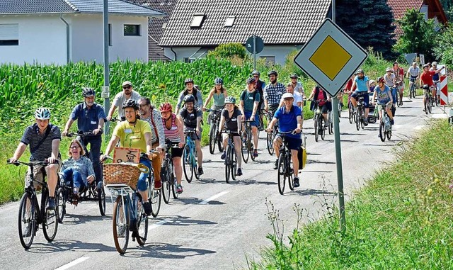 Die Fahrraddemo bei der Ausfahrt aus Waltershofen  | Foto: Michael Bamberger