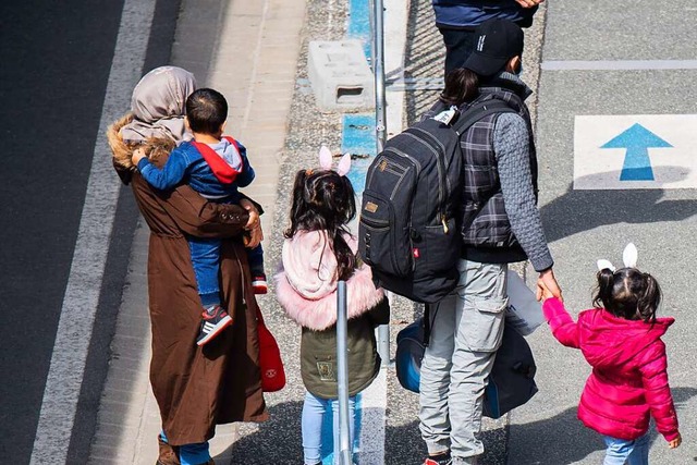 Der Migrationsforscher Gerald Knaus kr...fe wegen berhhter Flchtlingszahlen.  | Foto: Julian Stratenschulte