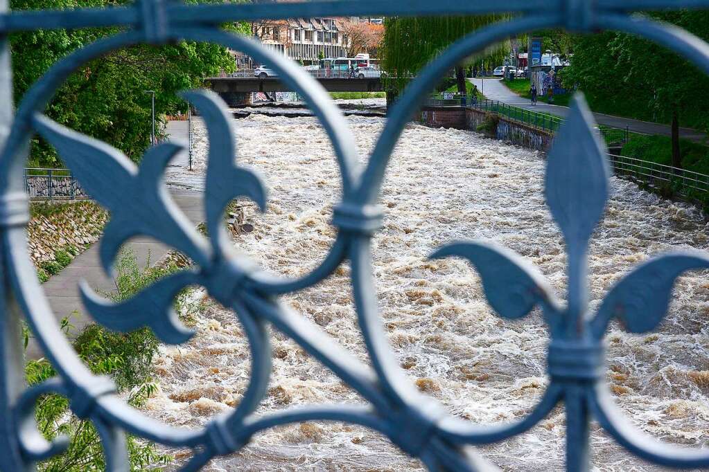 34 Jähriger Bedroht An Der Dreisam In Freiburg Eine Ganze Gruppe Mit Dem Messer Freiburg 7060