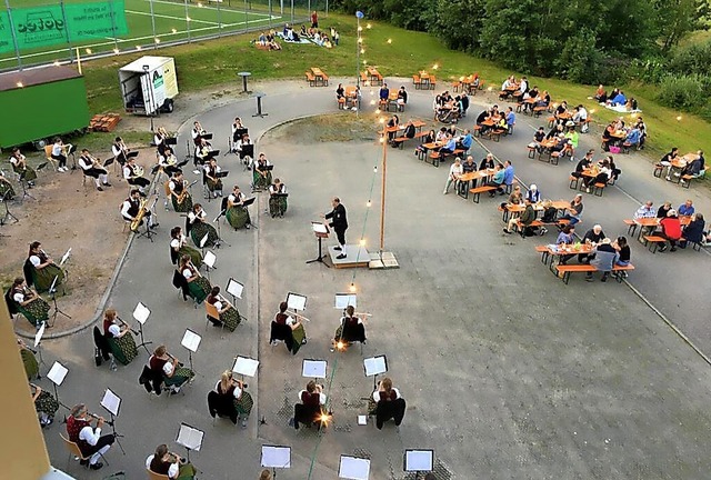 Endlich wieder Musik, wenn auch mit Ab... Biederbacher Picknickkonzert gelang.   | Foto: Verein