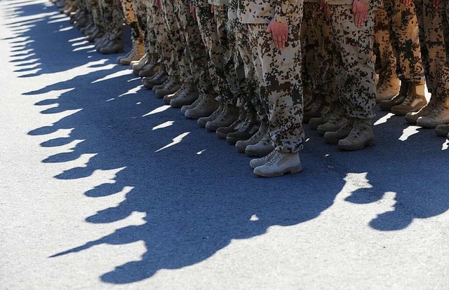 Schatten von Soldaten des Jägerbataillons 292 in Donaueschingen (Archivbild) | Foto: Patrick Seeger Schatten von Soldaten des Jägerbataillons 292 in Donaueschingen (Archivbild) | Foto: Patrick Seeger