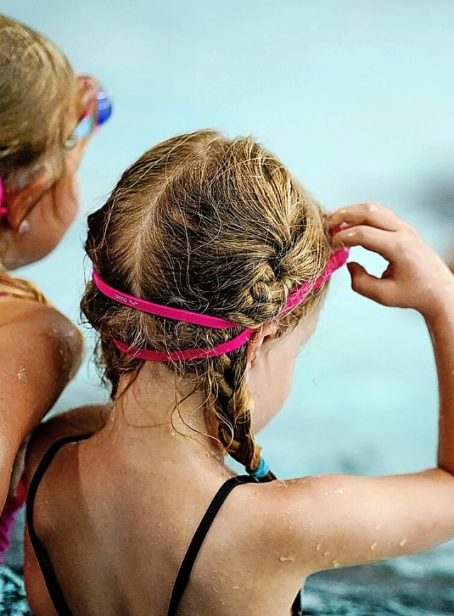 Schwimmen konnten Kinder seit langem w...len. Der SSV Grenzach bietet Kurse an.  | Foto: Uwe Anspach (dpa)