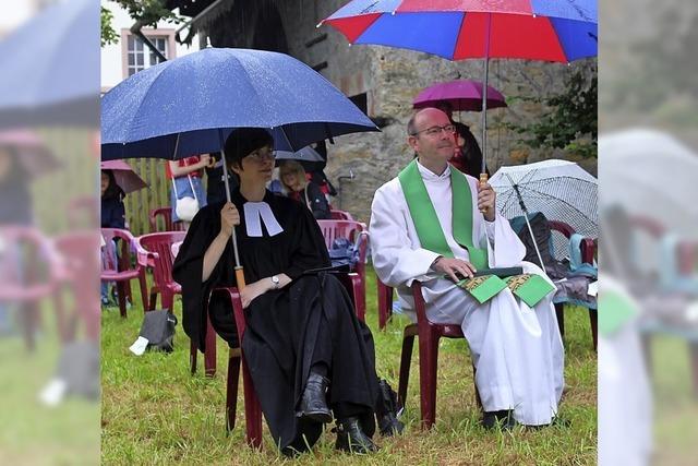 Abschied von Pfarrer Steffen Mahler im Regen