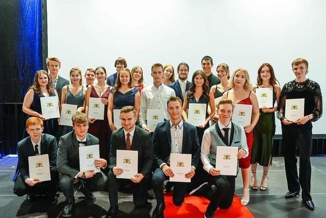 Scheffel-Gymnasium Lahr verabschiedet 73 Abiturientinnen und Abiturienten
