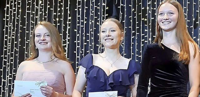 Mxima Braun, Maribel Ott und Anne Ste...den Brgermeisterpreis der Realschule.  | Foto: Schule