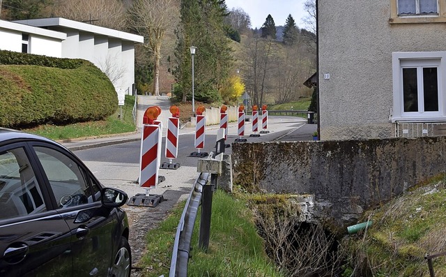 Die Strae nach Riedichen ist halbseit...ie vom Schuhlochbach untersplt wird.   | Foto: Stefan Ammann