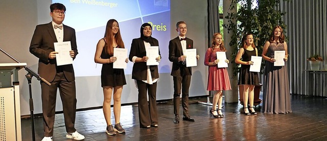 Die Klassenpreise der  10b erhielten  ...i (auch Franzsisch- und Schulpreise).  | Foto: Angela Bhrer