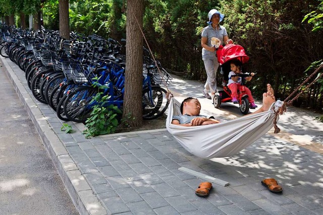Einfach mal chillen: Das wollen viele junge Chinesen.  | Foto: Ng Han Guan (dpa)