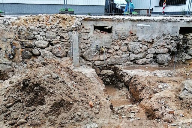 Durch den Abriss eines Hauses an der R...rde ein Teil der Stadtmauer freigelegt  | Foto: Sylvia Sredniawa