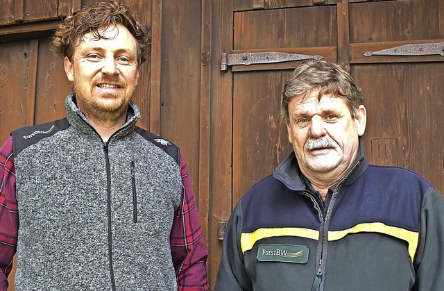 Mit Benedikt Trefzer (links)  bernimm...rechts) im Staatswaldrevier Seewangen.  | Foto: Ursula Ortlieb