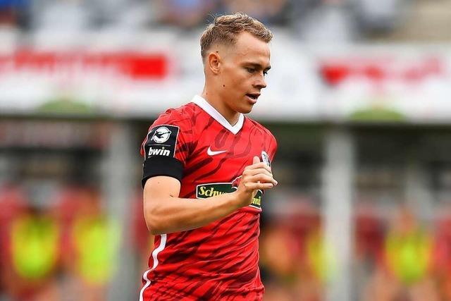 Niklas Sauter hält für den SC Freiburg II einen Punkt beim 1. FC Magdeburg fest