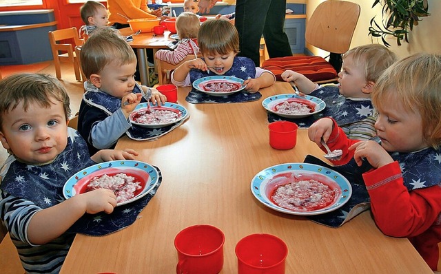 Auch die Essenspauschale wird im nchsten Kindergartenjahr angehoben.  | Foto:  DPA Deutsche Presse-Agentur GmbH